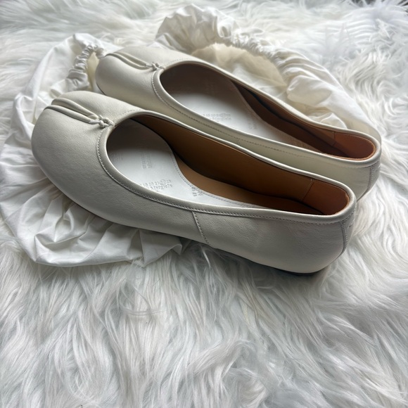 Brand NEW Maison Margiela Cream Leather Ballet Flats - Picture 2 of 4